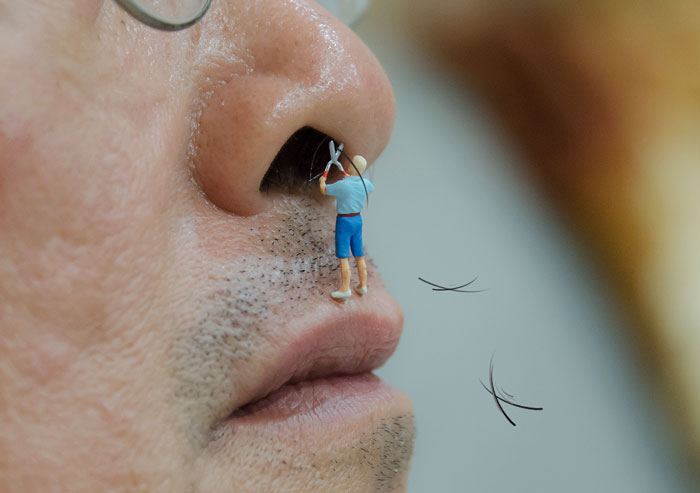 I Capture Miniature People Dealing With Everyday Life Objects