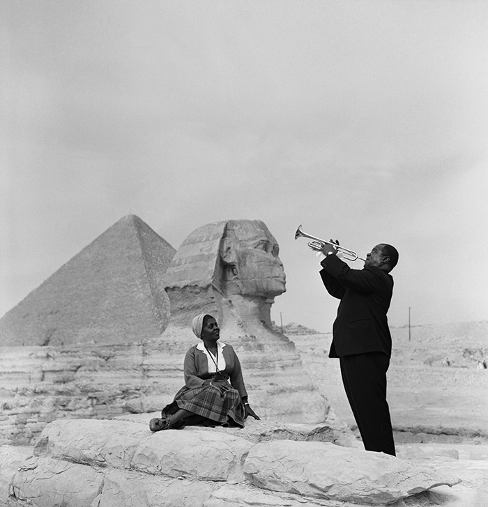 Louis Armstrong Plays For His Wife In Giza (1961)