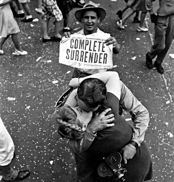 Couple Kissing In Times Square On Vj Day (1945)