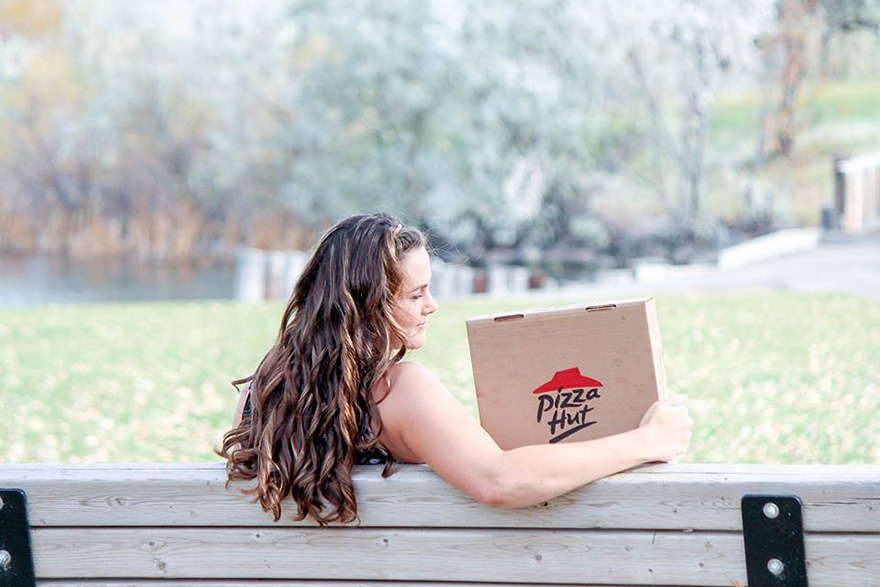 Woman Takes Engagement Photos With A Pizza To Show It's More Reliable Than A Man