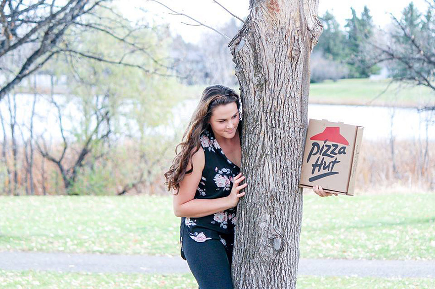 Woman Takes Engagement Photos With A Pizza To Show It's More Reliable Than A Man