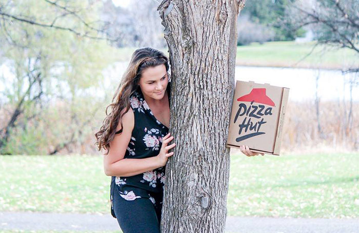 Woman Takes Engagement Photos With A Pizza To Show It’s More Reliable Than A Man