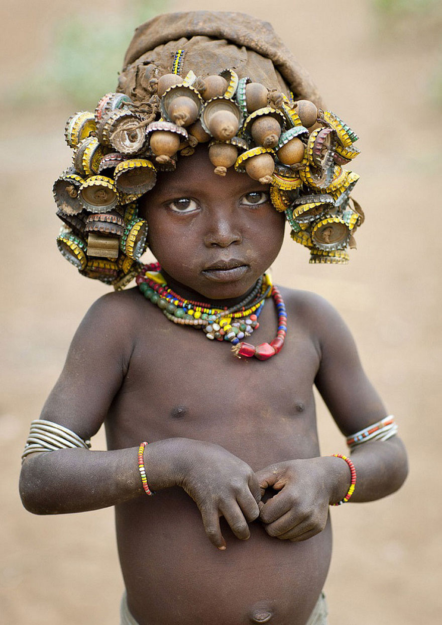 recycled-headwear-trash-jewelry-omo-valley-tribes-ethiopia-eric-lafforgue-15