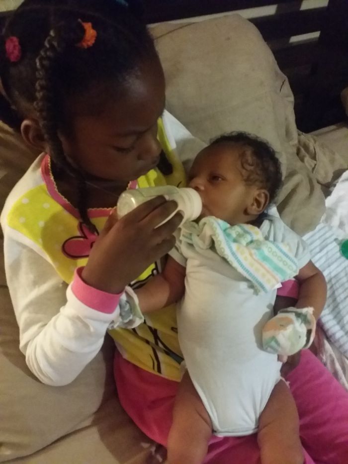 My 6yr Old Daughter Journi....feeding Her 3 Week Old Baby Brother At 6:30 Am.....she Is So Nurt