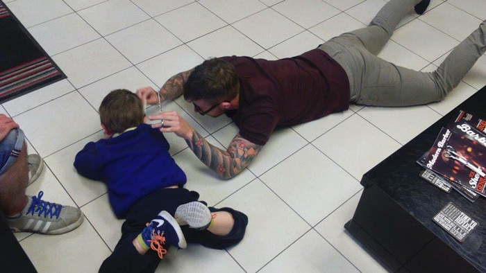 Barber Goes Extra Mile To Conquer Autistic Boy’s Fear Of Haircuts