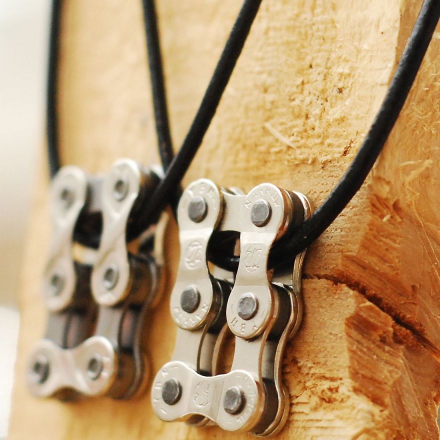 Designer Katie Wallace Creates Jewellery From Old London Bike Chains