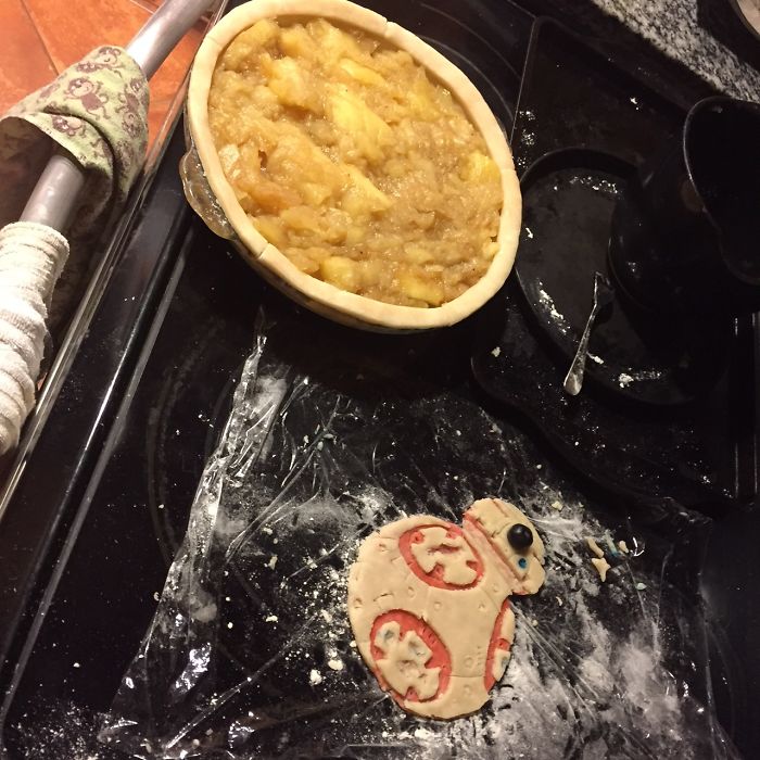 I Made A Geeky BB-8 Pie For The Star Wars Release
