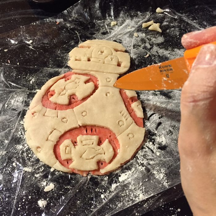 I Made A Geeky BB-8 Pie For The Star Wars Release