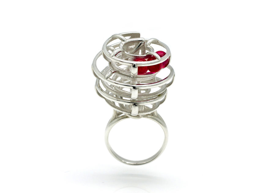 Kinetic Ring - Rolling Rubies With Every Movement Of The Wearer