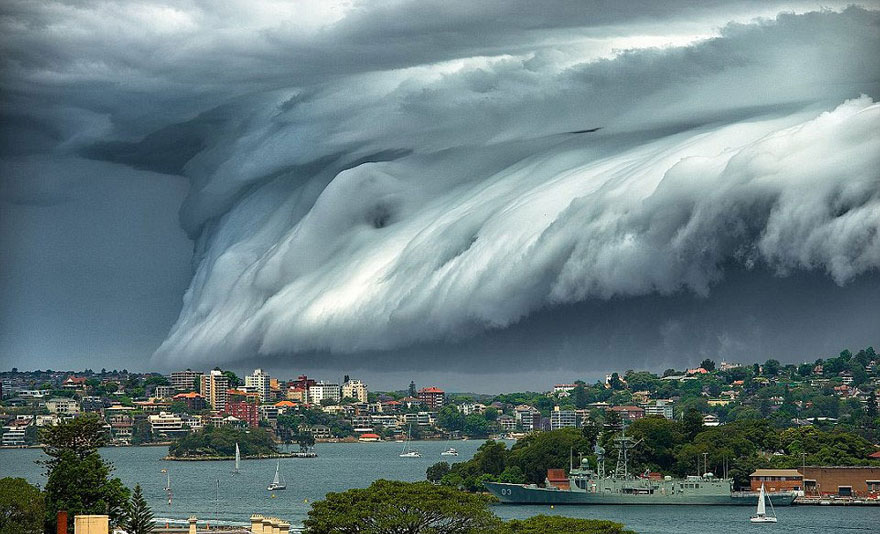 massive-cloud-tsunami-sydney-australia-32