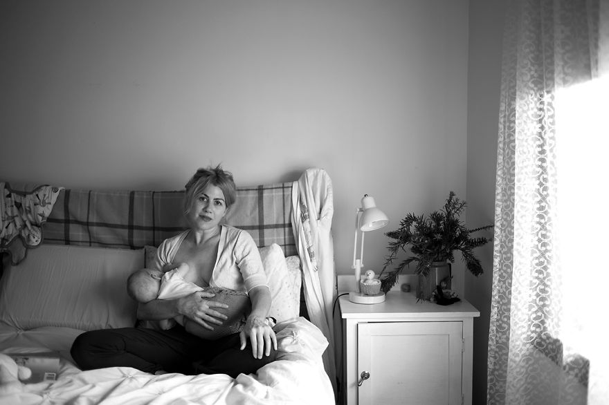 Tired Of Staged Breastfeeding Photos, I Started Shooting It In All Its Beautiful Messiness