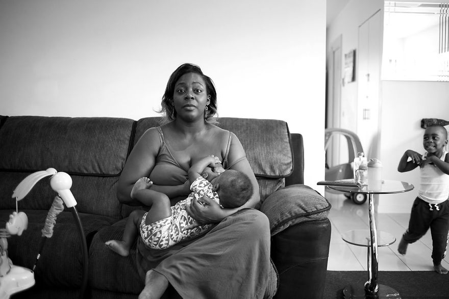 Tired Of Staged Breastfeeding Photos, I Started Shooting It In All Its Beautiful Messiness