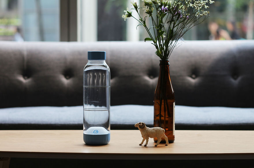 Water Bottle That Counts Your Glasses