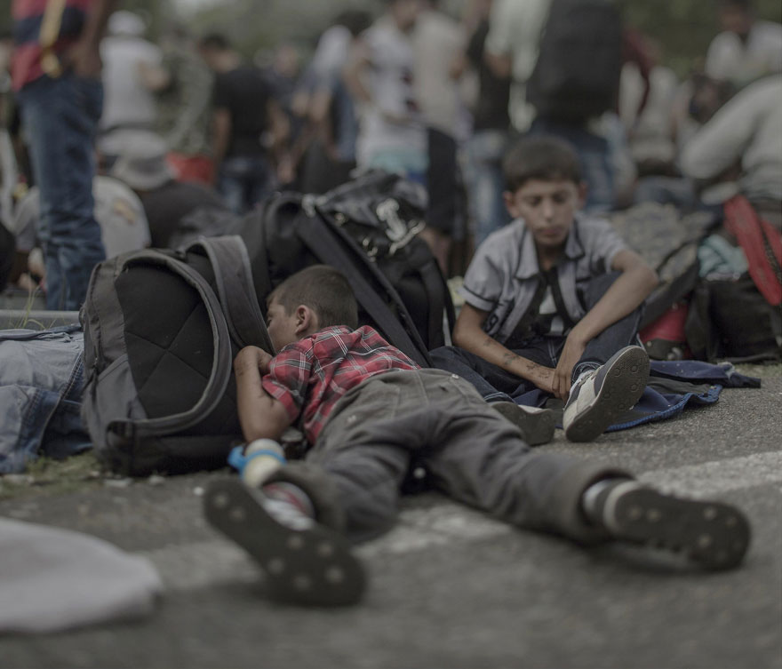where-children-sleep-syrian-refugee-crisis-photography-magnus-wennman-16