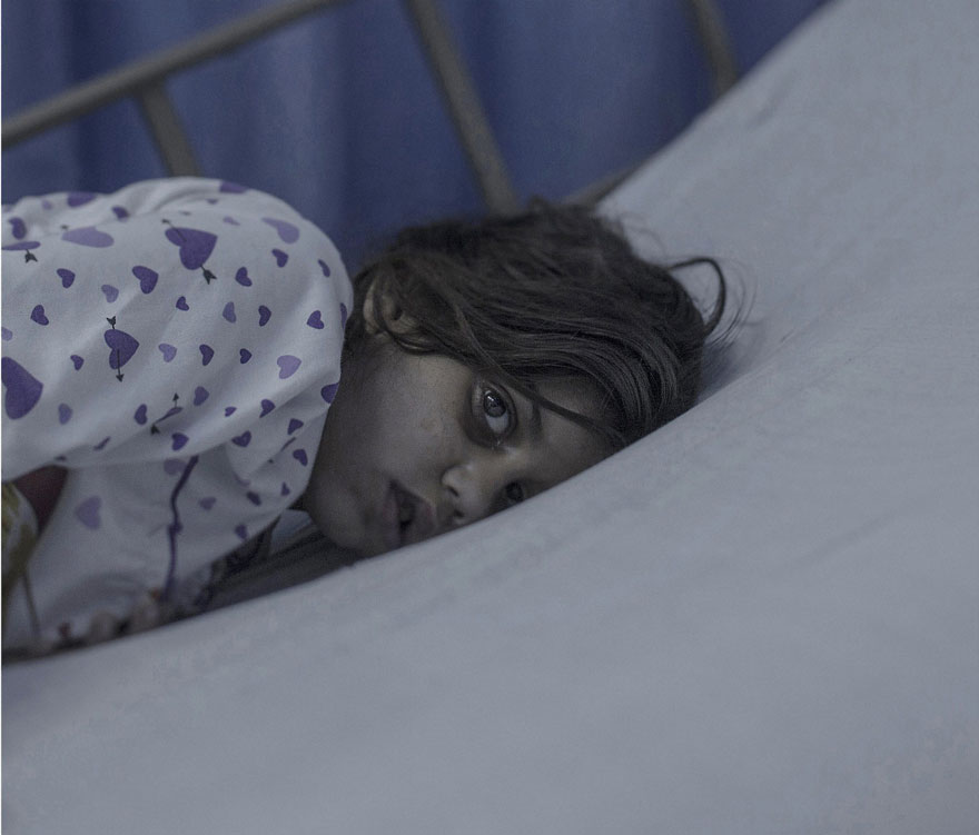 Photographer Reveals Where Syrian Child Refugees Sleep