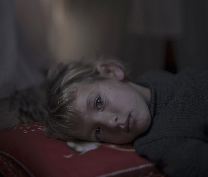 where-children-sleep-syrian-refugee-crisis-photography-magnus-wennman-3