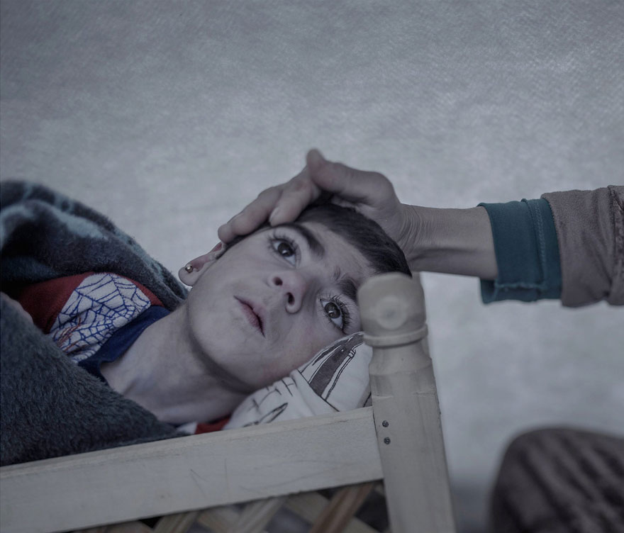 Photographer Reveals Where Syrian Child Refugees Sleep