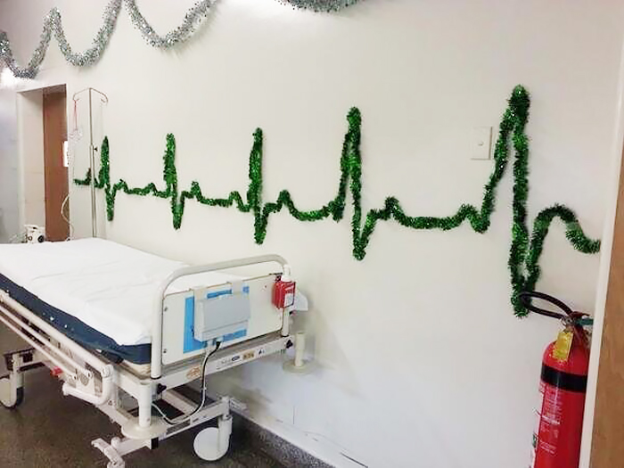 41 Hospital Christmas Decorations That Show Medical Staff Are The Most Creative People Ever