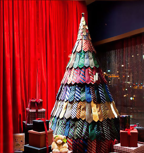 Tie Christmas Tree
