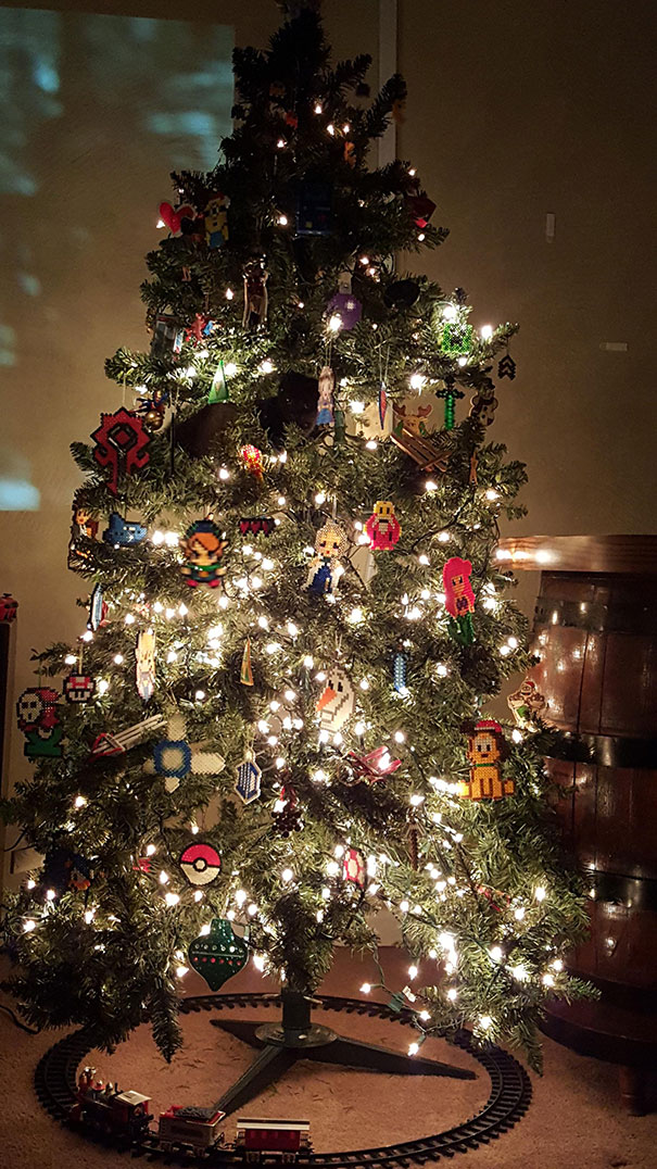 Christmas Tree Vs Cat