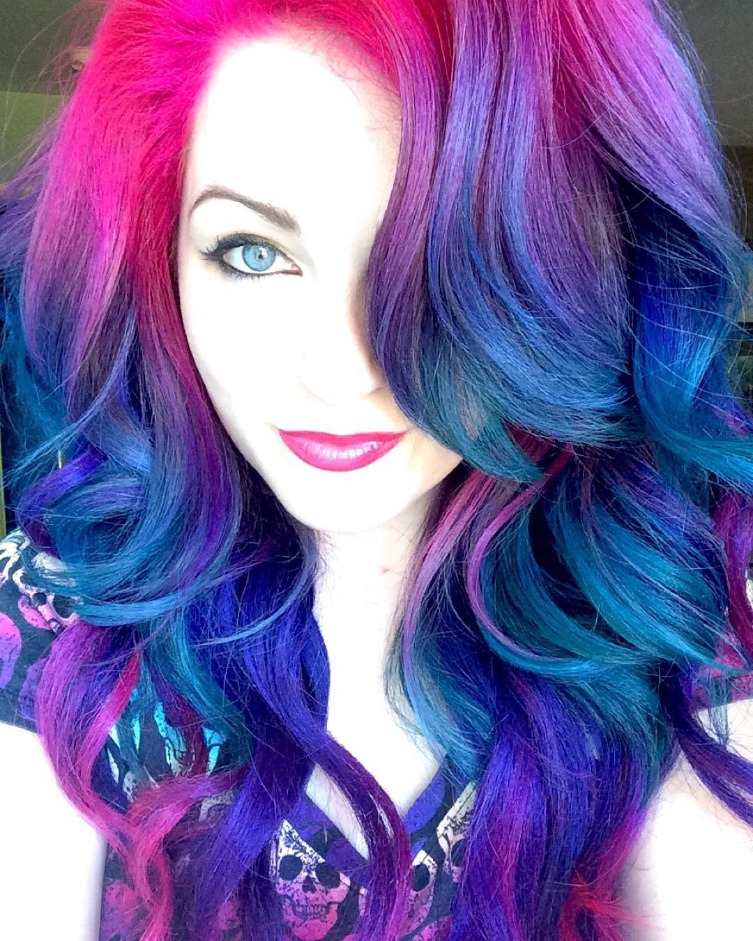 Hairstylist Reveals The Truth Behind Other People's Selfies