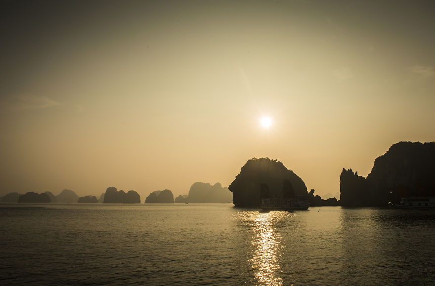 I Capture Spectacular Scenery Contrasts In Halong Bay
