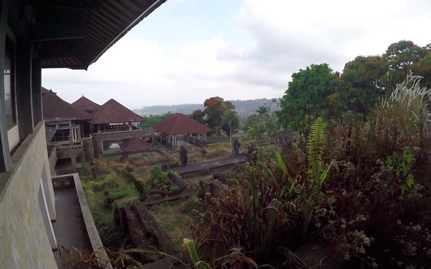 I Discovered A Massive Abandoned Hotel In Bali And Spent Hours Exploring It