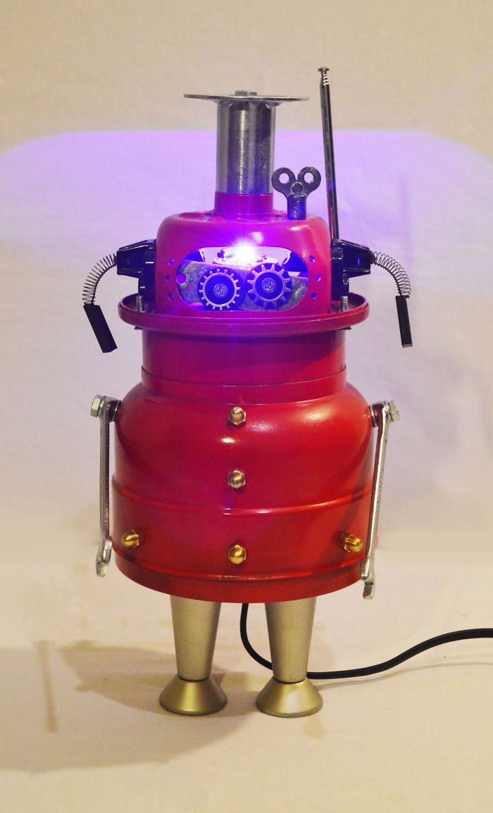 I Make Robot Lamps From Found Objects
