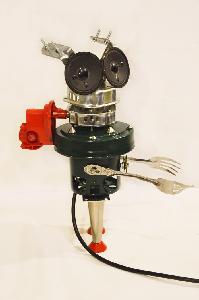 I Make Robot Lamps From Found Objects