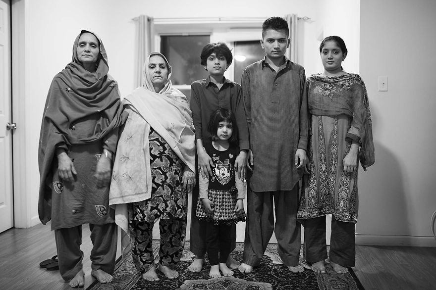 I Photograph Pakistani Families That Experienced Painful Separation I Photograph Pakistani Families That Experienced Painful Separation
