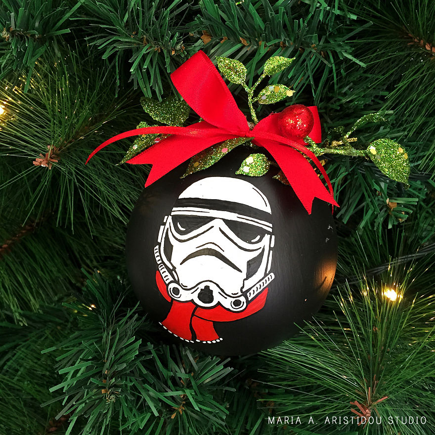 My Mom Let Me Decorate The Christmas Tree This Year, So I Made It Star Wars Style!