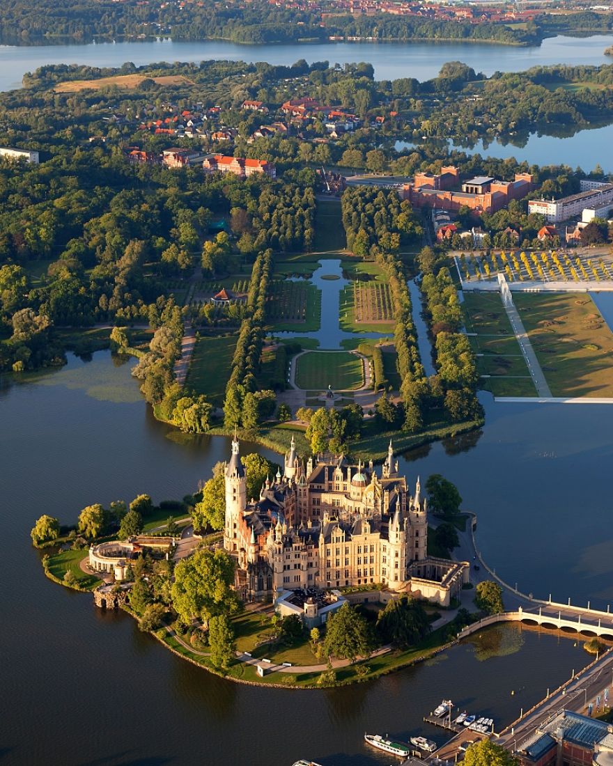 Schwerin Castle- This Fortress Has A Rich And Fascinating History, And It Even Is Said To Be Haunted By A Ghost!