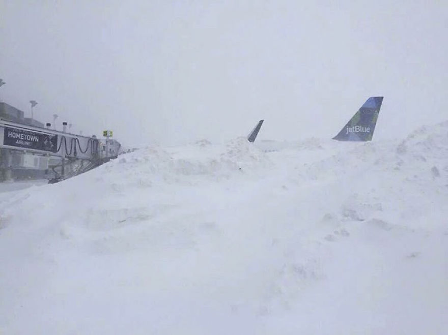 Jetblue Airplanes Buried In The Snow At Jfk Airport