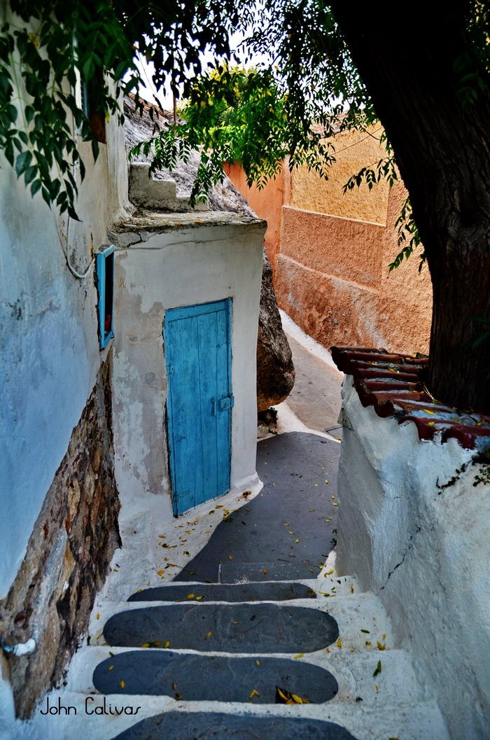 Anafiotika, Living Under The Acropolis