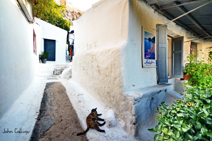 Anafiotika, Living Under The Acropolis