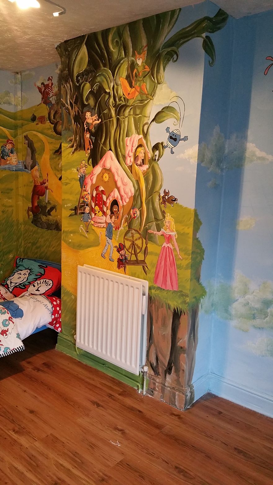 I Made A Fairytale-Themed Room For My Daughter To Encourage Her To Read