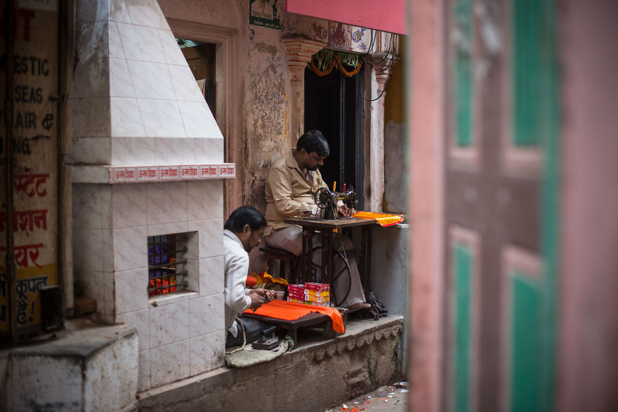 Everyday Life In The City Of Varanasi That I Captured During My Travels (Part 2)