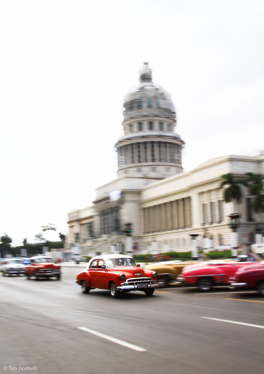 Photographing Havana's Old Colorful Cars, Or The City Where Time Has Stopped
