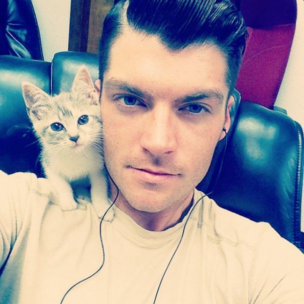 Hot Dudes With Kittens