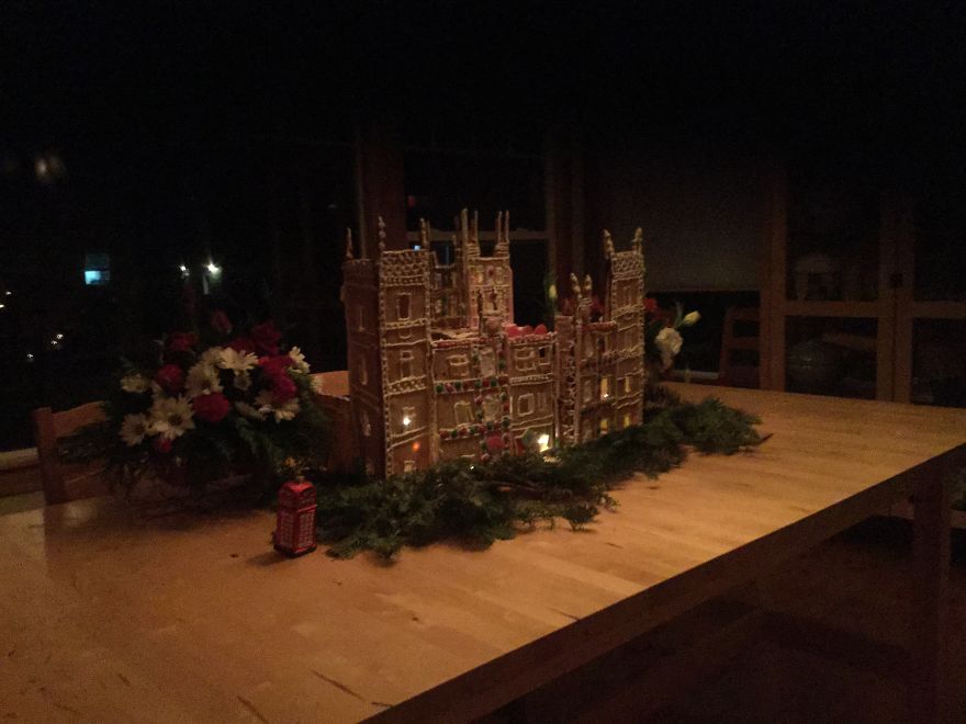 I Constructed Downton Abbey Out Of Gingerbread And Candy. It's All Edible.