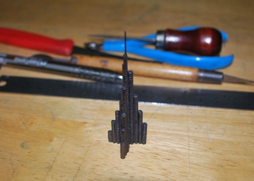 I Create Miniature Graphite Sculptures From A Carpenter's Pencil