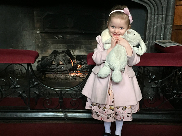 Little Girl Forgets Her Stuffed Bunny At Hotel, Staff Takes It On Adventure