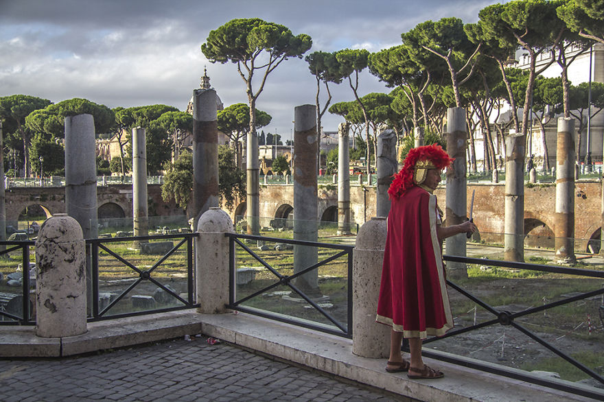 My Photos Reveal The Heroes Of Daily Life In Rome And Their Frantic Lives
