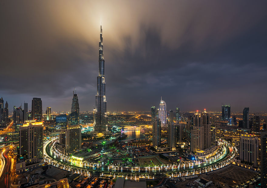 Night-Time Dubai Looks Like It Came Straight From A Sci-Fi Movie