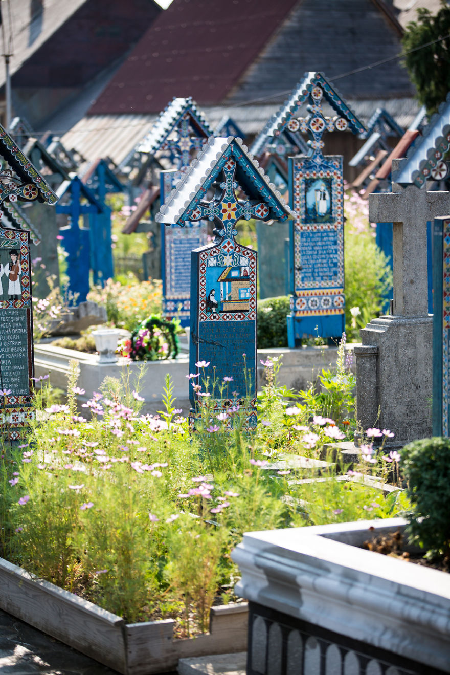 Romanian Cemetery Treats Death With Slapstick Humour For Decades. And Now Tweets About It.