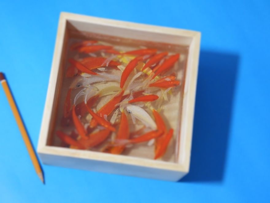 I Paint Realistic 3D Ocean Creatures In Layers Of Resin