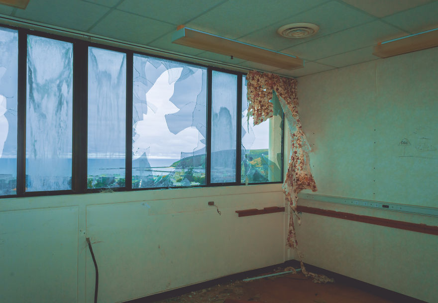 I Spent My Week Photographing My Nightmares Of An Abandoned Hospital