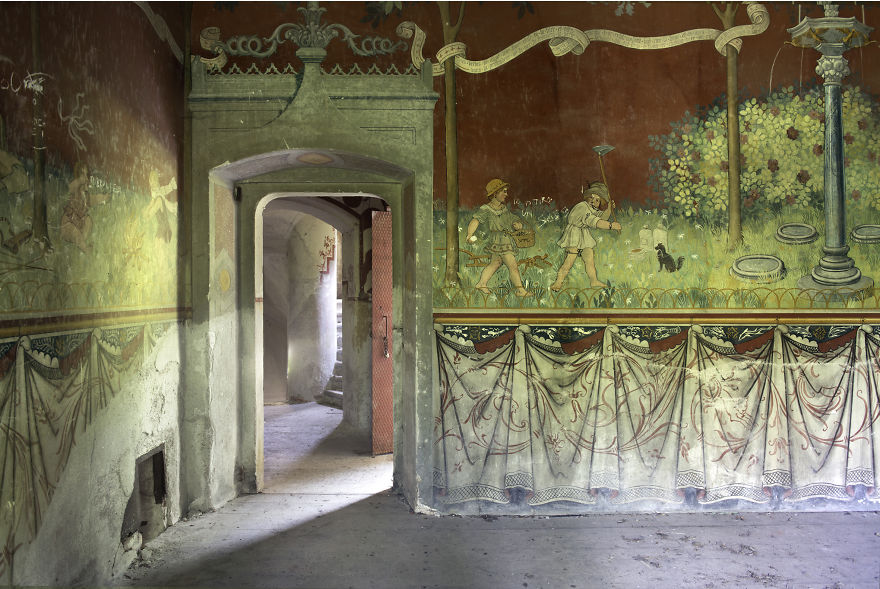 Atlas Italiae: Photographer Captures The Vanishing And Abandoned Places Of Italy