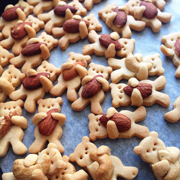 Nut-hugging Bear Cookies