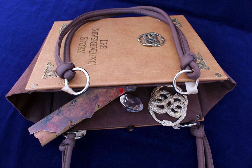 Finally! Handbags To Show Off Your Literary Styled Fandom